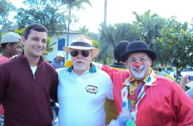 O presidente da Camara Municipal de Itanhaem, presidente do CAAS e o rei do riso